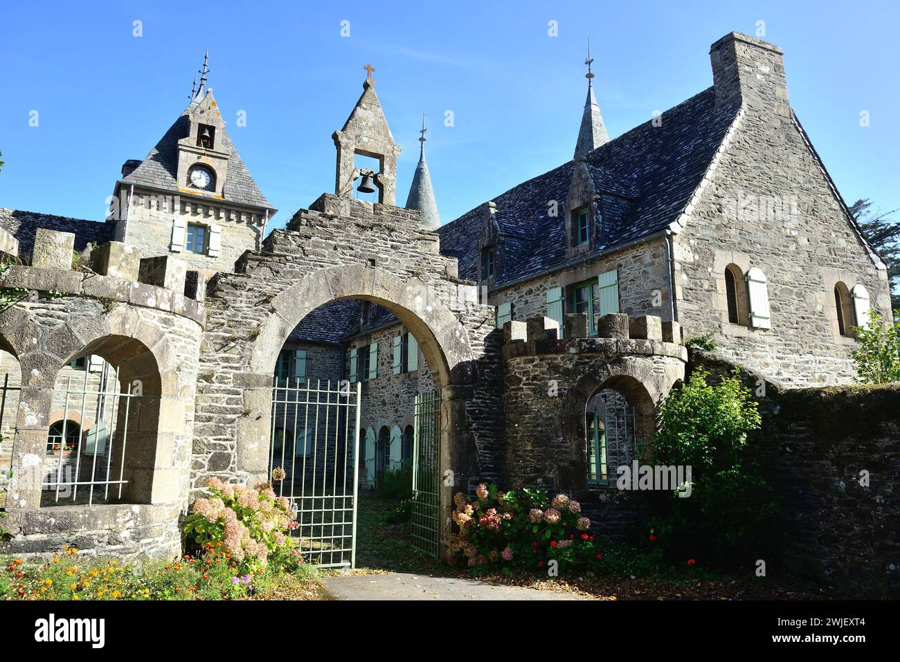 Locquirec (Bretagne, Nordwestfrankreich): Herrenhaus von L’Ile blanche, das der Kongregation der Töchter des Heiligen Geistes („Les Filles du S Stockfoto