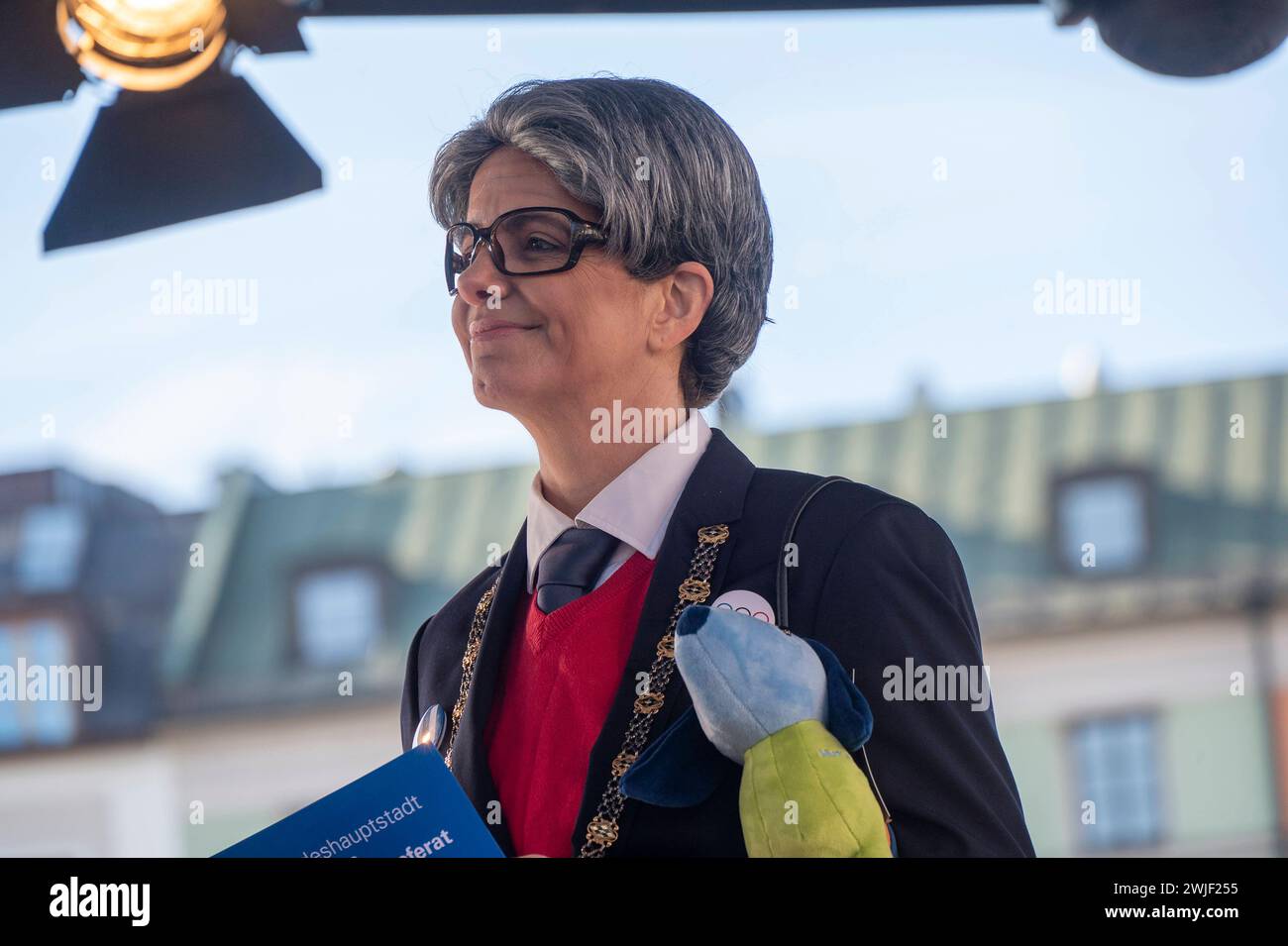 München, Faschingsdienstag auf dem Viktualienmarkt, Kristina Frank, Kommunalreferentin als Hans-Jochen Vogel ehemaliger Münchner Bügermeister *** München, Faschingsdienstag auf dem Viktualienmarkt, Kristina Frank, Gemeindebeamte als Hans Jochen Vogel, ehemaliger Münchner Bürgermeister Stockfoto