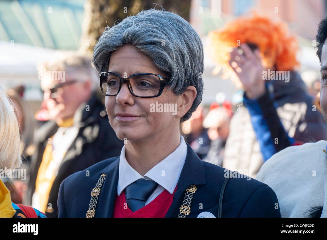 München, Faschingsdienstag auf dem Viktualienmarkt, Kristina Frank, Kommunalreferentin als Hans-Jochen Vogel ehemaliger Münchner Bügermeister *** München, Faschingsdienstag auf dem Viktualienmarkt, Kristina Frank, Gemeindebeamte als Hans Jochen Vogel, ehemaliger Münchner Bürgermeister Stockfoto