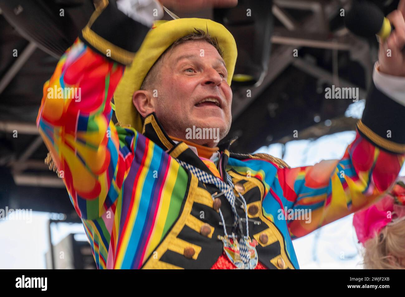 München, Faschingsdienstag auf dem Viktualienmarkt, der Tanzlehrer Christian langer, der Marktweibern die Taenze einstudiert *** München, Faschingsdienstag auf dem Viktualienmarkt, der Tanzlehrer Christian langer probt die Tänze für die Marktfrauen Stockfoto