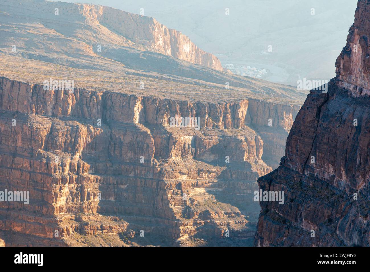 Golden Hour in Jebel Shams, Balcony Walk Route, Oman, Ad Dakhiliyah Governorate, Al Hajar Mountains Stockfoto