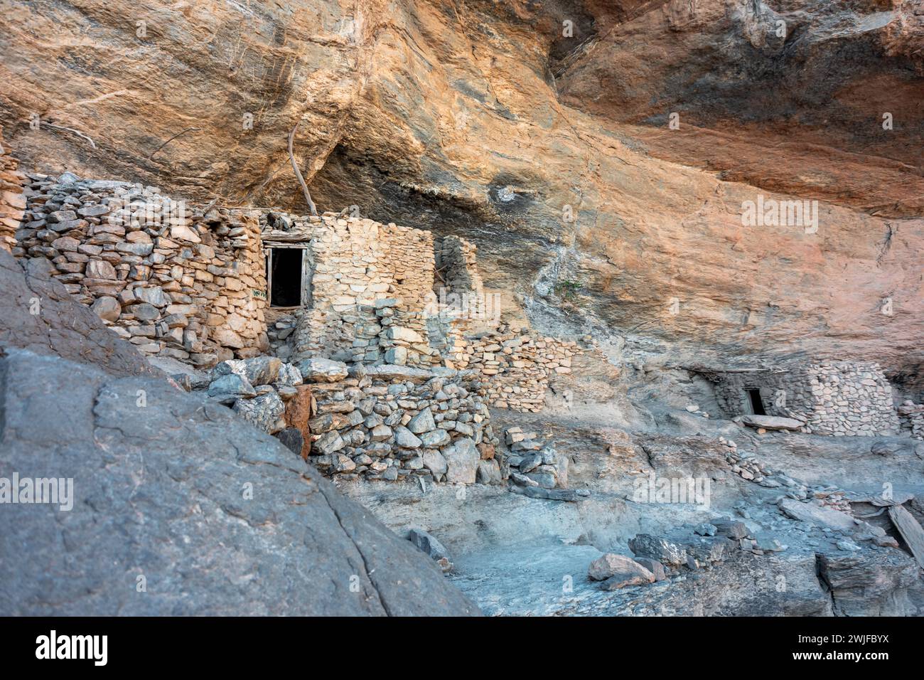 Verlassene Häuser arabischer Hirten in Jebel Shams, Balcony Walk Trial, Oman, Ad Dakhiliyah Governorate, Al Hajar Mountains Stockfoto