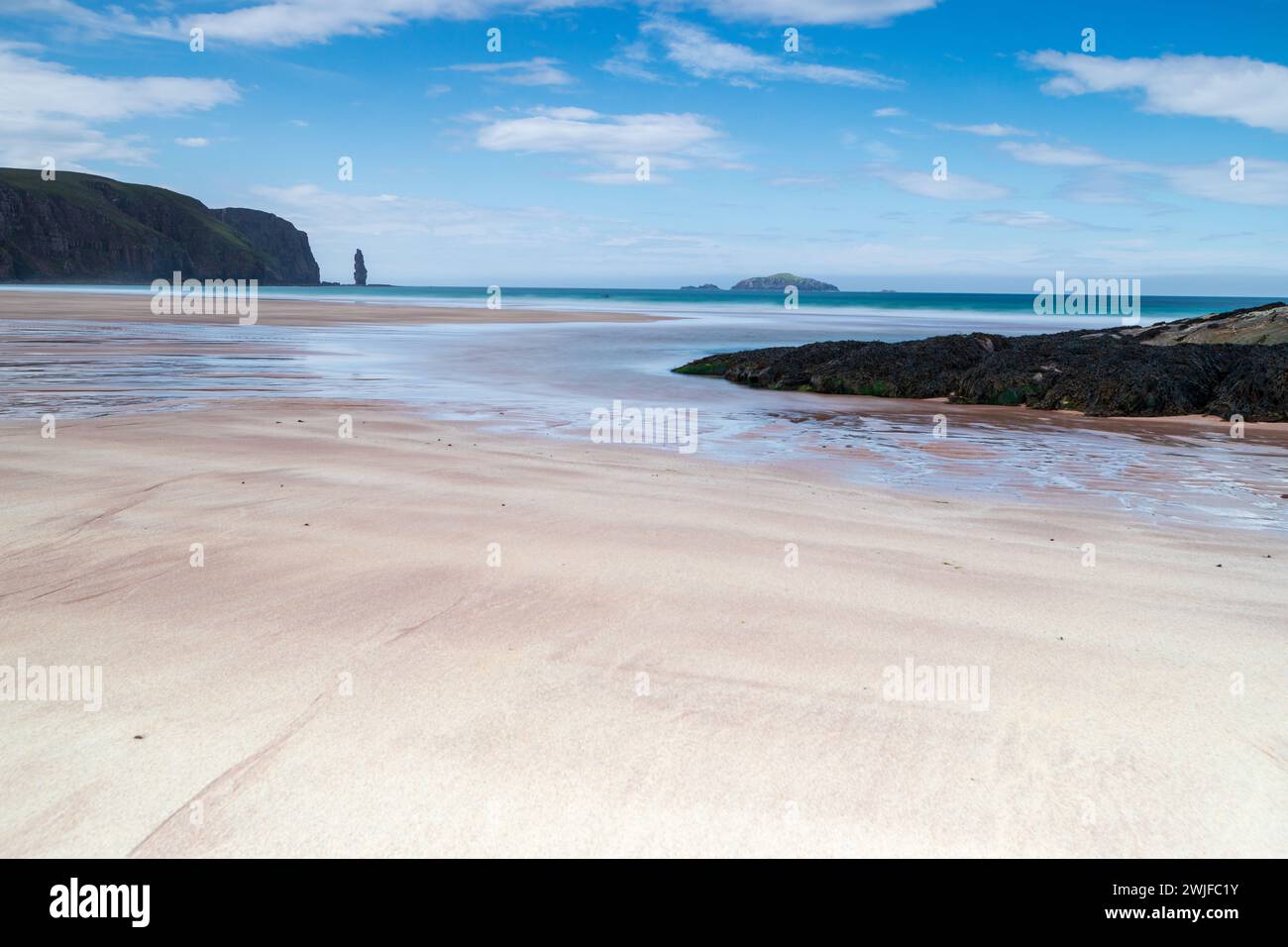 Sandwood Bay Beach, NC500 Attraktion, Nordwesten Schottlands an sonnigen Sommertagen Stockfoto