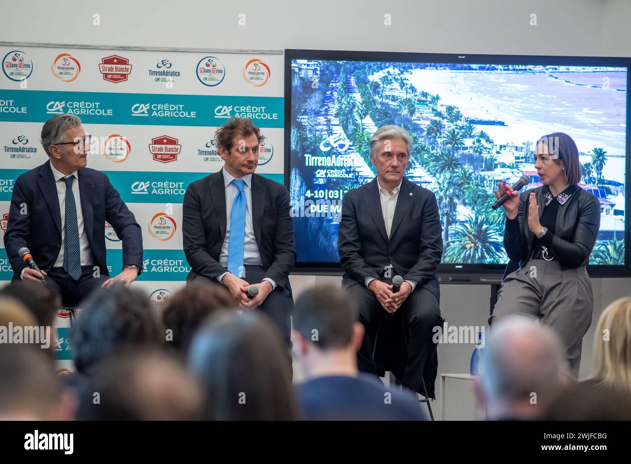 Mailand, Italien. Februar 2024. Foto Claudio Furlan/Lapresse 15-02-2024 Milano - NewsEvento “I grandi campioni raccontano le classiche di primavera” organizzato RCS Sport e Credit Agricole presso Le Village Nella foto: Giampiero Maioli Filippo Pozzato Giuseppe Saronni Marta Bastianelli Foto Claudio Furlan/Lapresse 15-02-2024 Mailand - Nachrichten 'große Champions erzählen die Frühlingsklassiker' Veranstaltung organisiert von RCS Sport und Credit Agricole im Le Village Credit: LaPresse/Alamy Live News Stockfoto