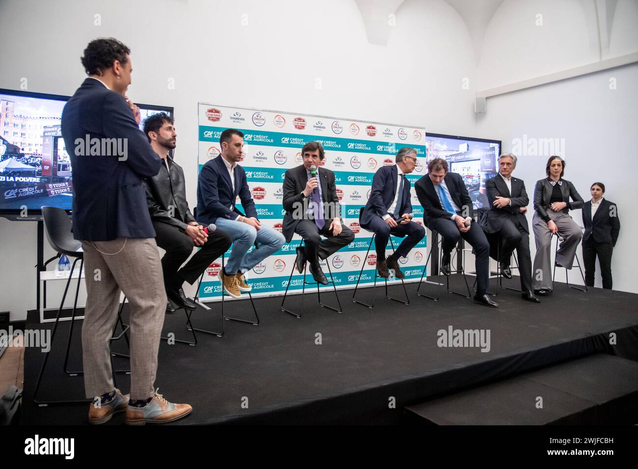 Mailand, Italien. Februar 2024. Foto Claudio Furlan/Lapresse 15-02-2024 Milano - NewsEvento “I grandi campioni raccontano le classiche di primavera” organizzato RCS Sport e Credit Agricole presso Le Village Nella foto: Moreno Moser Vincenzo Nibali Urbano Cairo Giampiero Maioli Filippo Pozzato Giuseppe Saronni Marta Bastianelli Foto Claudio Furlan/Lapresse 15-02-2024 Mailand - Nachrichten 'große Champions erzählen die Frühlingsklassiker' Veranstaltung organisiert von RCS Sport und Credit Agricole im Le Village Credit: LaPresse/Alamy Live News Stockfoto
