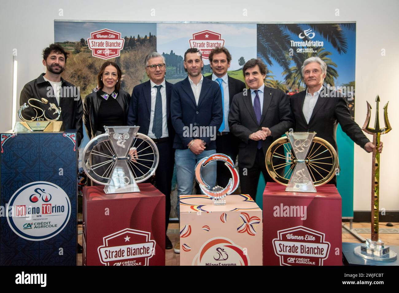 Mailand, Italien. Februar 2024. Foto Claudio Furlan/Lapresse 15-02-2024 Milano - NewsEvento “I grandi campioni raccontano le classiche di primavera” organizzato RCS Sport e Credit Agricole presso Le Village Nella foto: Moreno Moser Marta Bastianelli Giampiero Maioli Vincenzo Nibali Filippo Pozzato Urbano Cairo Giuseppe Saronni Foto Claudio Furlan/Lapresse 15-02-2024 Mailand - Nachrichten 'große Champions erzählen die Frühlingsklassiker' Veranstaltung organisiert von RCS Sport und Credit Agricole im Le Village Credit: LaPresse/Alamy Live News Stockfoto