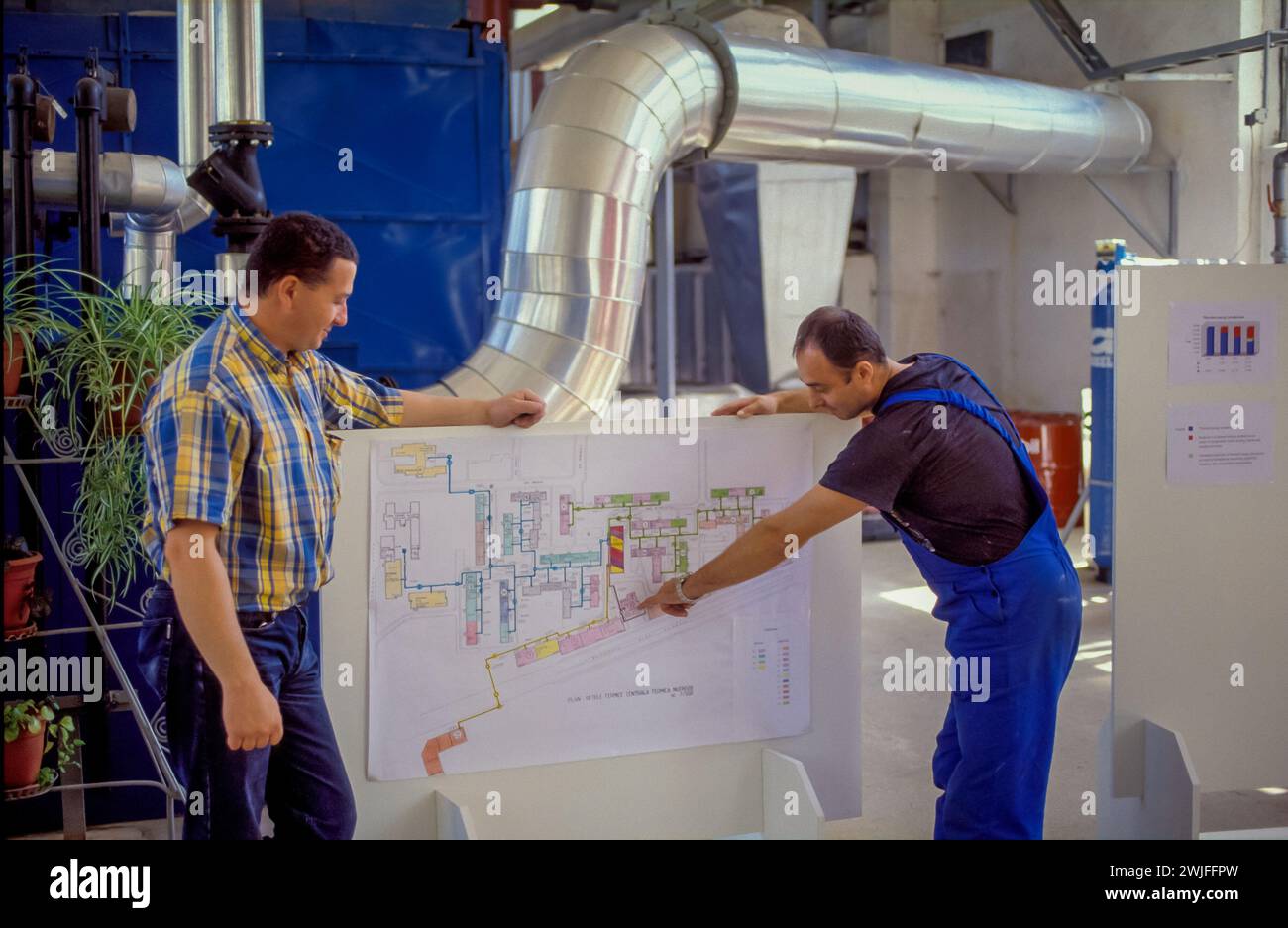 Rumänien, Sibiu, Kraft-Wärme-Kopplungsanlage des niederländischen Unternehmens NUON und der Stadt Sibiu. Turbinen werden mit Gas betrieben und versorgen 1800 Menschen mit heißem Wasser für Wärme Stockfoto