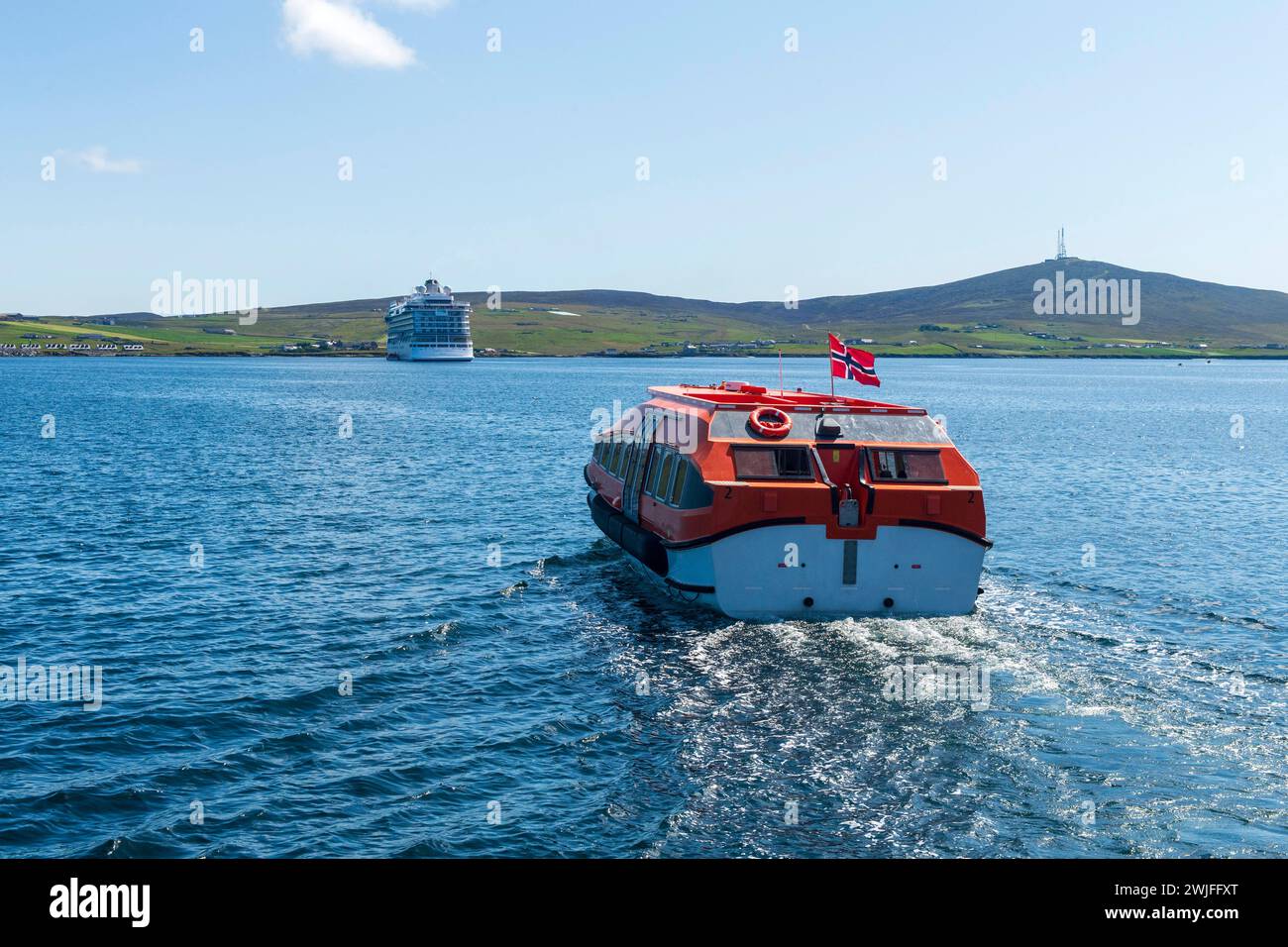 Viking Venus Kreuzfahrtschiff von Bergen vor Anker in Lerwick Harbour Shetland, an dem Ausschreibungen teilnehmen Stockfoto