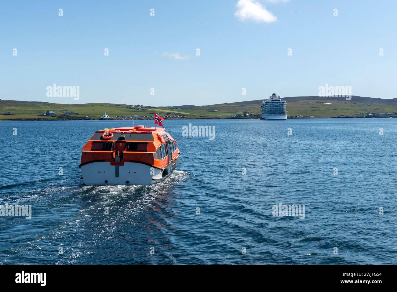Viking Venus Kreuzfahrtschiff von Bergen vor Anker in Lerwick Harbour Shetland, an dem Ausschreibungen teilnehmen Stockfoto