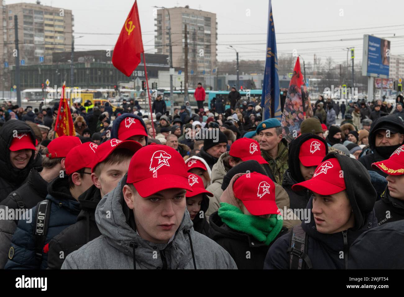 St. Petersburg, Russland. Februar 2024. Kadetten der militärisch-patriotischen öffentlichen Bewegung "Junge Armee" nehmen an einer Veranstaltung Teil, die dem 35. Jahrestag des Rückzugs der sowjetischen Truppen aus Afghanistan gewidmet ist. Russland feiert den Tag des vollständigen Rückzugs der sowjetischen Truppen aus Afghanistan. Der Krieg in Afghanistan dauerte von 1979 bis 1989, nach offiziellen Angaben starben mehr als 15.000 sowjetische Soldaten. (Foto: Andrei Bok/SOPA Images/SIPA USA) Credit: SIPA USA/Alamy Live News Stockfoto