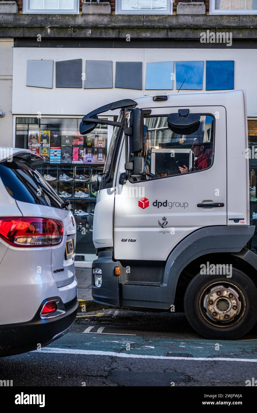 Kingston-upon-Thames, London UK, 12. Februar 2024, DPD Courier Delivery Service Truck or Lorry With No People Stockfoto