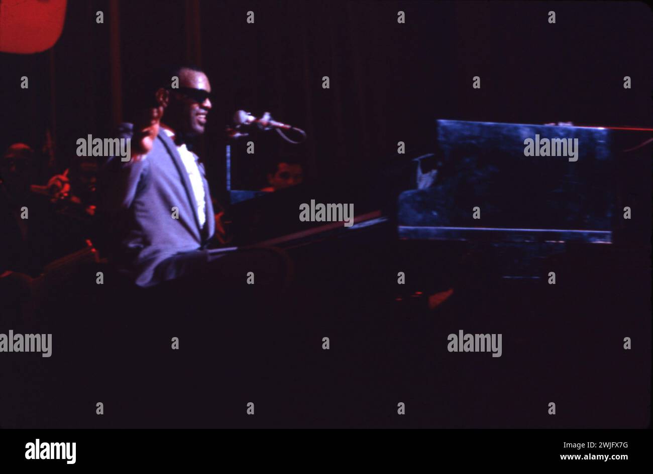 ©Philippe Gras / Le Pictorium/MAXPPP - Paris 31/01/2024 Philippe Gras / Le Pictorium - 31/01/2024 - France / Ile-de-France / Paris - Le pianiste Ray CHARLES en Concert a la Salle PLEYEL le 18 avril 1967 - no jdd, jdd out, no VA, Valeurs actuelles out, no russia, russland Out / 31/01/2024 - Frankreich / Ile-de-France (Region) / Paris - Pianist Ray CHARLES im Konzert in der Salle PLEYEL am 18. April 1967 Stockfoto