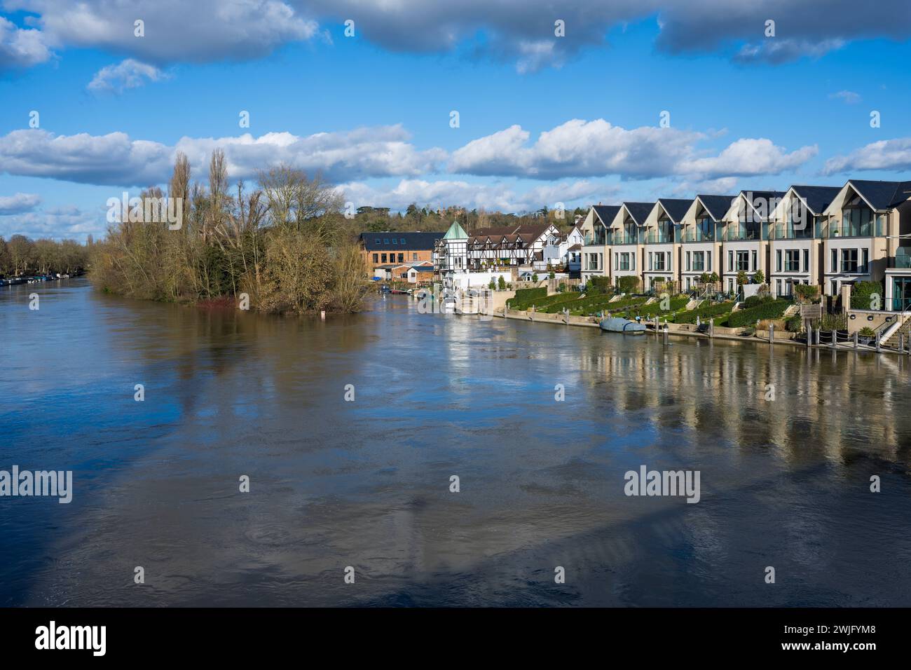 Taplow Riverside, Luxusimmobilien, Themse, Buckinghamshire, England, GROSSBRITANNIEN, GB. Stockfoto