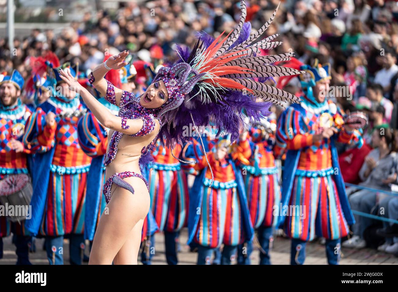 Estarreja, Portugal. Februar 2024. Estarreja, 13-02-2024 - Estarreja Karneval. Grande Corso (vier Samba-Schulen, acht Revelry-Gruppen, eine Catwalk-Gruppe, 15 Wagen, 1.200 Extras) Credit: Atlantico Press/Alamy Live News Stockfoto