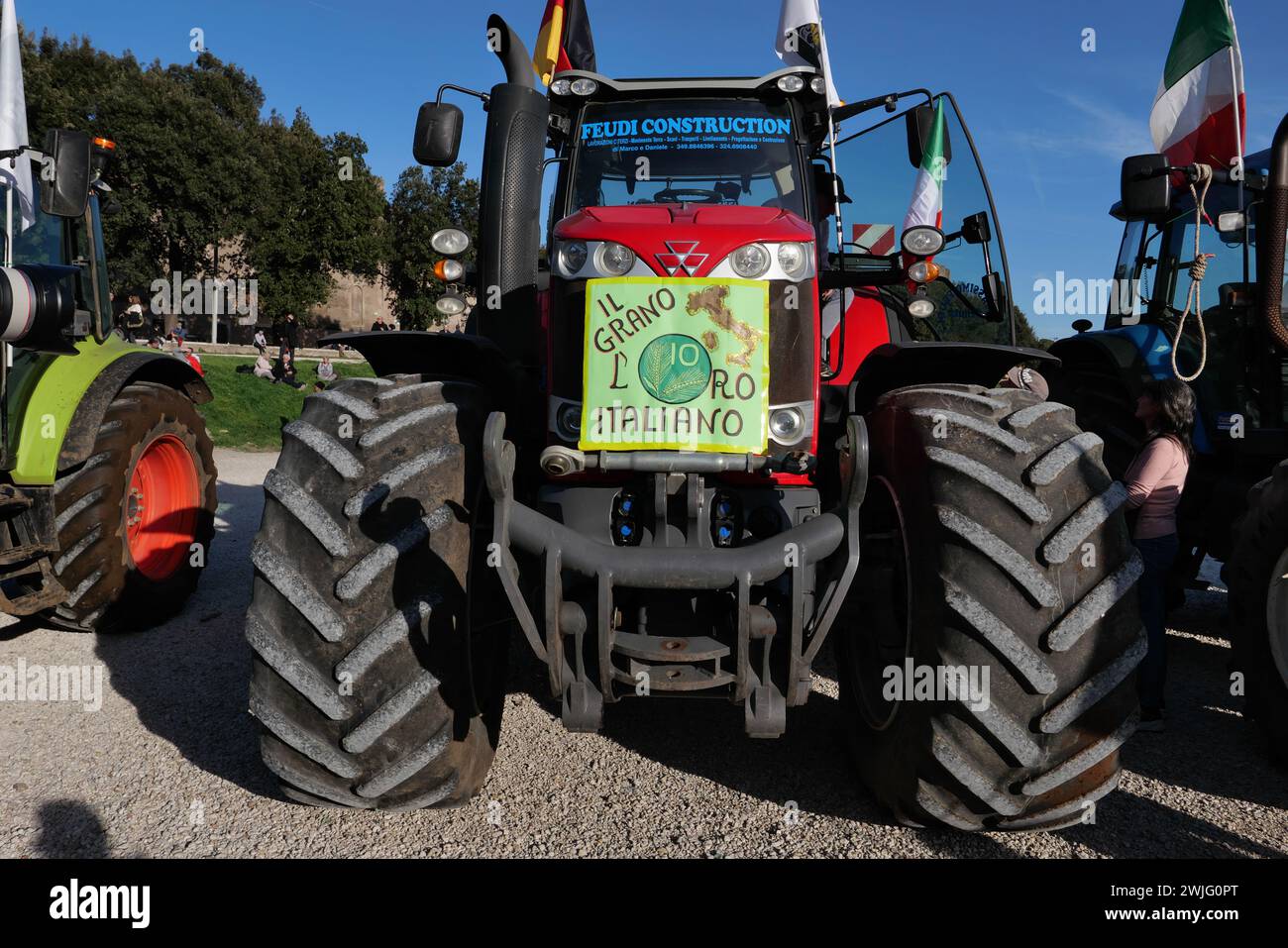 DEMONSTRATION VON LANDARBEITERN GEGEN GROSSEINZELHANDEL UND MULTINATIONALE UNTERNEHMEN Stockfoto