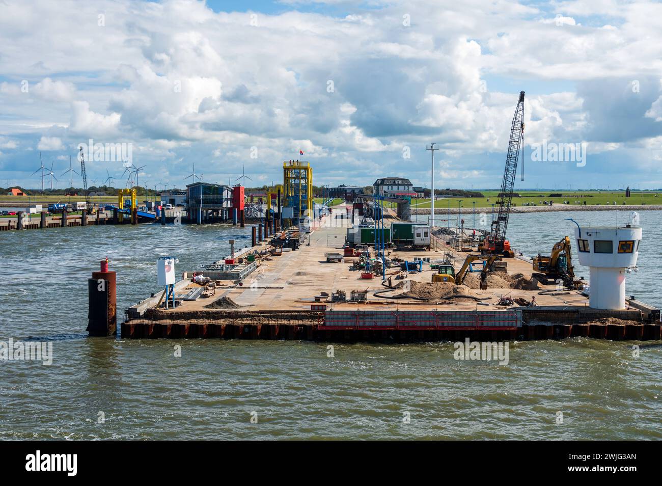 Dagebüll Fährhafen zu den inseln und Halligen an der Nordfriesischen Küste, blauer Himmel mit Wolken *** Dagebüll Fährhafen zu den Inseln und Halligen an der Nordfriesischen Küste, blauer Himmel mit Wolken Stockfoto