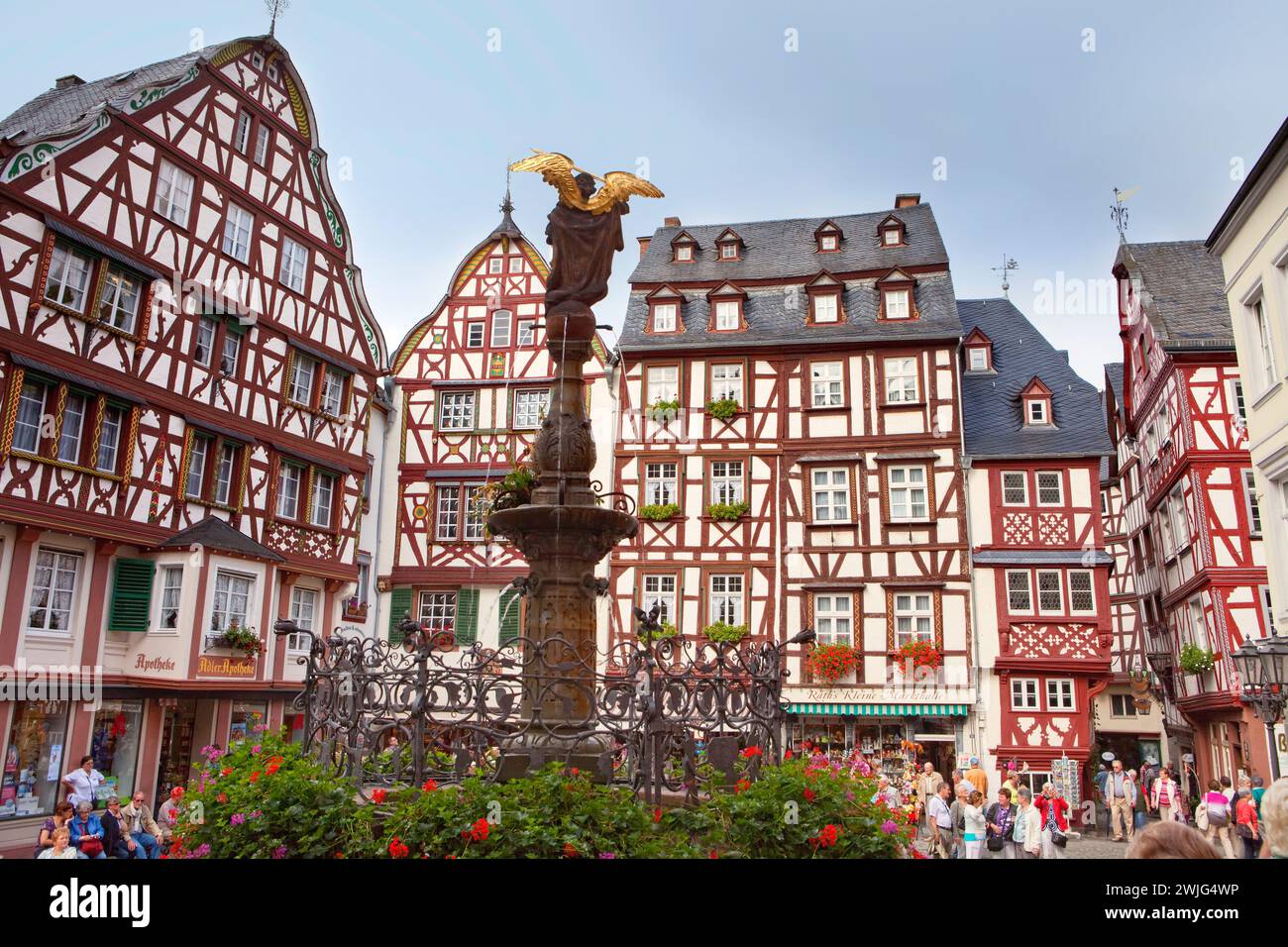 Fachwerkhäuser in Bernkastel, Bernkastel-Kues, Mittelmosel, Rheinland-Pfalz, Deutschland, Europa Stockfoto