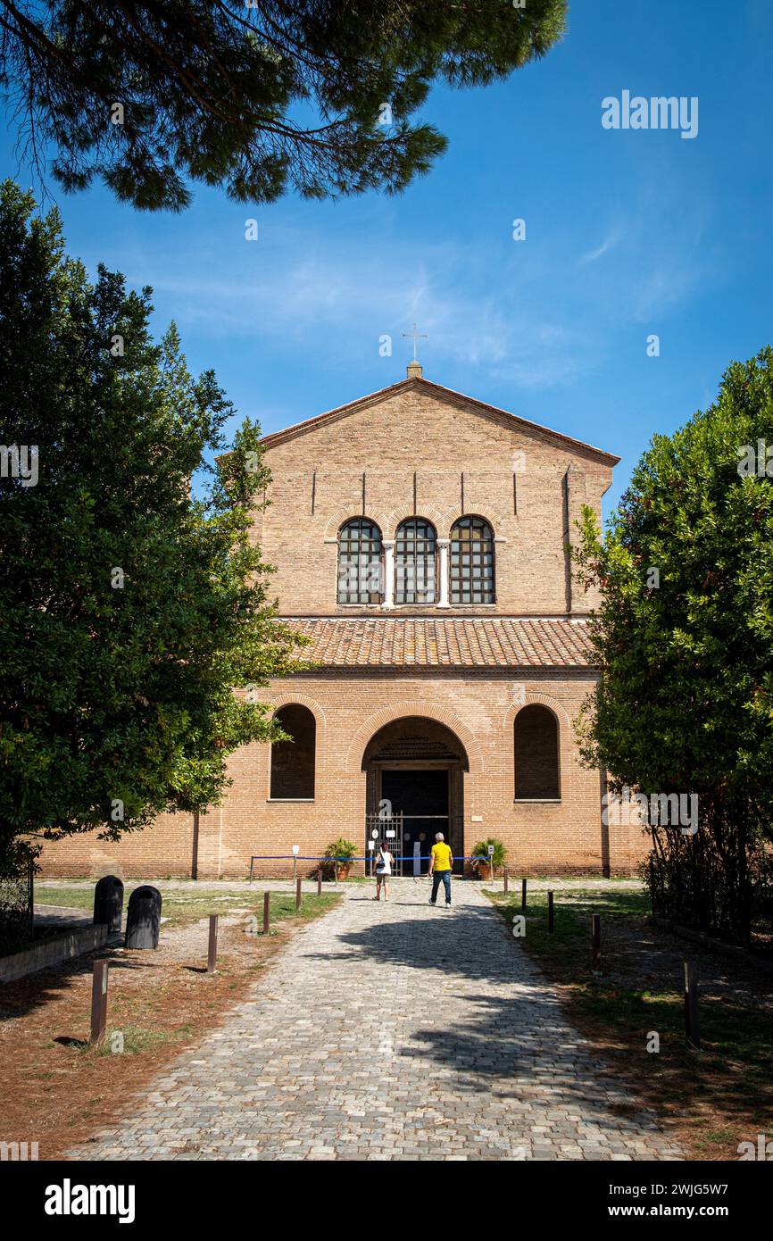 Außenansicht der Basilika Sant’Apollinare in Classe. Ravenna, Emilia Romagna, Italien, Europa. Stockfoto