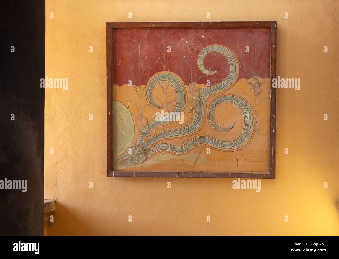 Palast von Minos, archäologische Stätte aus der Bronzezeit von Knossos, Heraklion, Kreta, Griechenland. Nachbildung des Oktopus-Tentakelfreskos Stockfoto