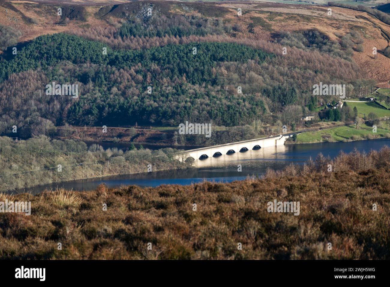 Blick auf das Ladybower Reservoir im Peak District National Park, England Stockfoto