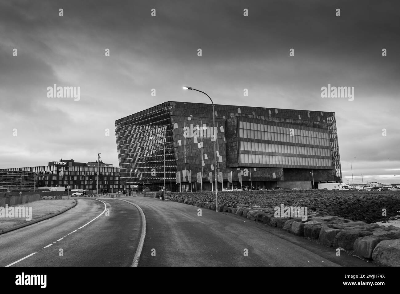 Reykjavik, Island, 27. November 2022: Harpa Concert Hall and Conference Center Stockfoto