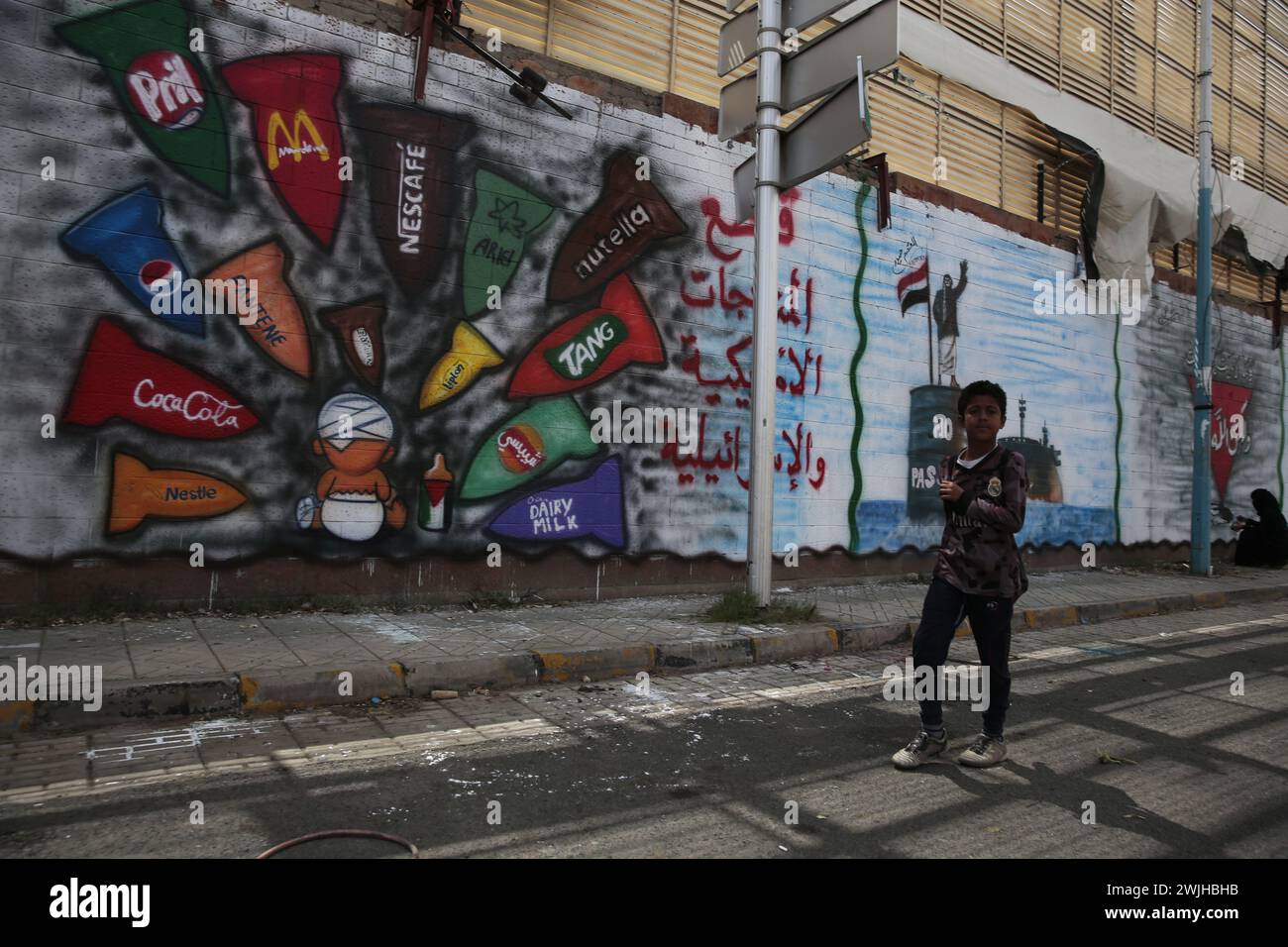 Jemenitische Graffiti-Künstler unterstützen Palästinenser mit Wandmalereien Stockfoto