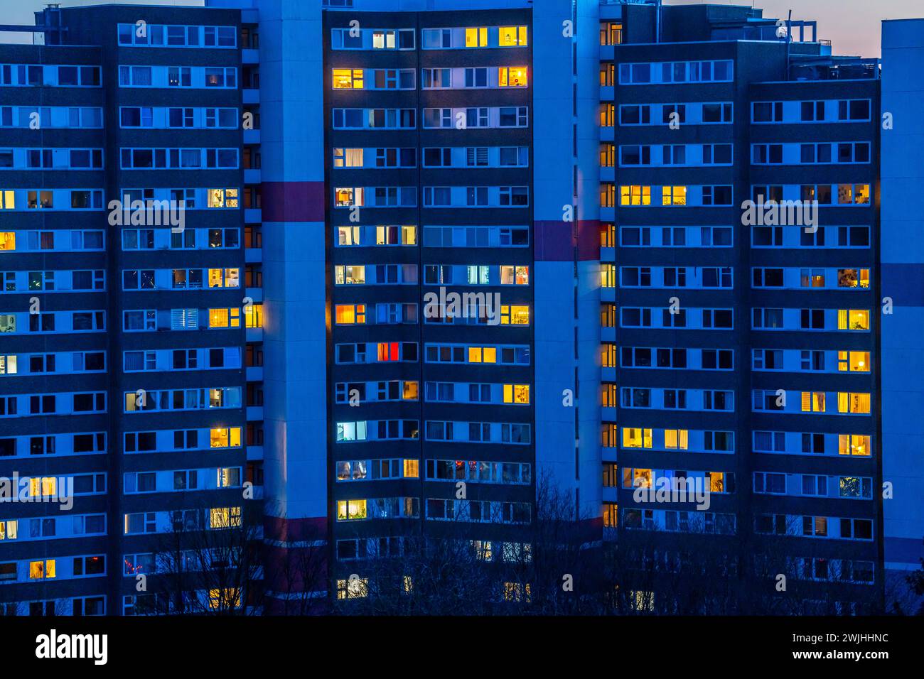 Hochhäuser im Wohnpark Bensberg, Bergisch-Gladbach, 18-geschossiges Wohngut mit über 900 Wohnungen verteilt auf 7 Gebäudekompositionen Stockfoto