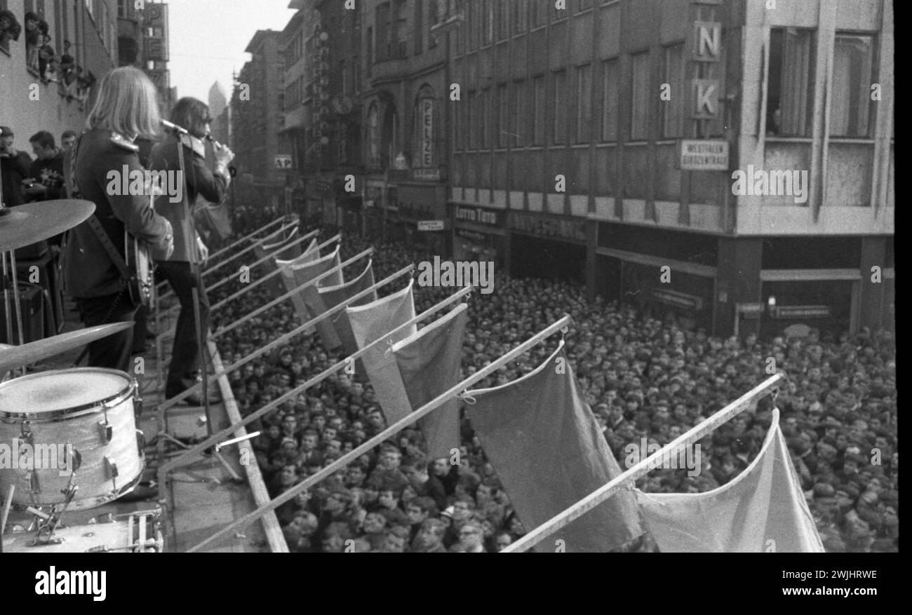 DEU, Deutschland, Dortmund: Persönlichkeiten aus Politik, Wirtschaft und Kultur aus den 50er Jahren Dortmund. Musiker aus der berühmten Gruppe The Lords Performing Stockfoto