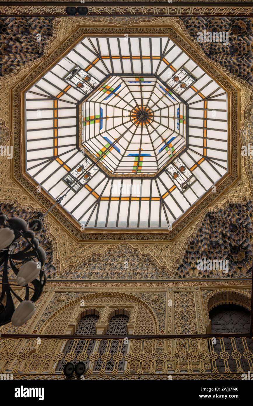 Das Real Casino von Murcia oder Casino de Murcia ist eines der emblematischsten Gebäude der Stadt mit dem gleichen Namen, Hauptstadt der Region Murcia. Stockfoto