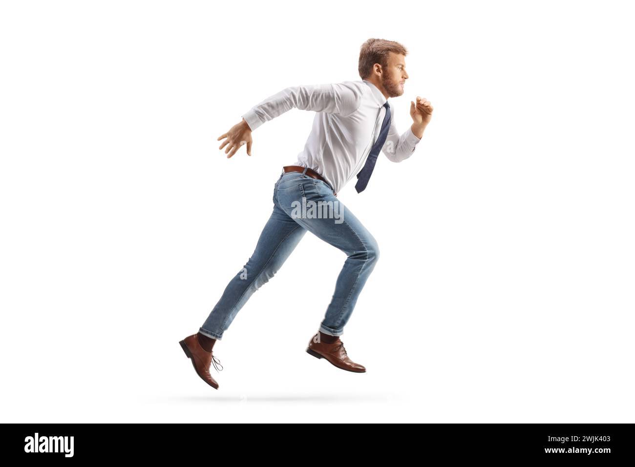 Profilaufnahme eines Angestellten, der isoliert auf weißem Hintergrund läuft Stockfoto