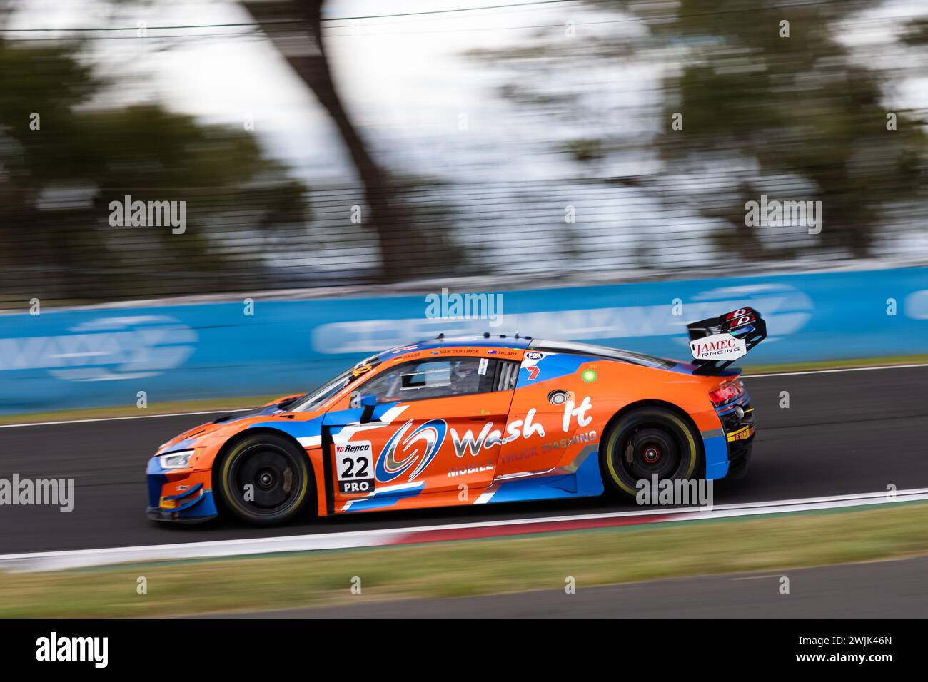 Bathurst, Australien, 16. Februar 2024. Auto 22 Wash IT/Jamec Racing Team MPC Audi R8 LMS L.Talbot/K.Van der Linde/C. Haase A -Pro während des Freitagstrainings im Repco Bathurst 12 Hour auf dem Mount Panorama Circuit am 16. Februar 2024 in Bathurst, Australien. Quelle: Ivica Glavas/Speed Media/Alamy Live News Stockfoto