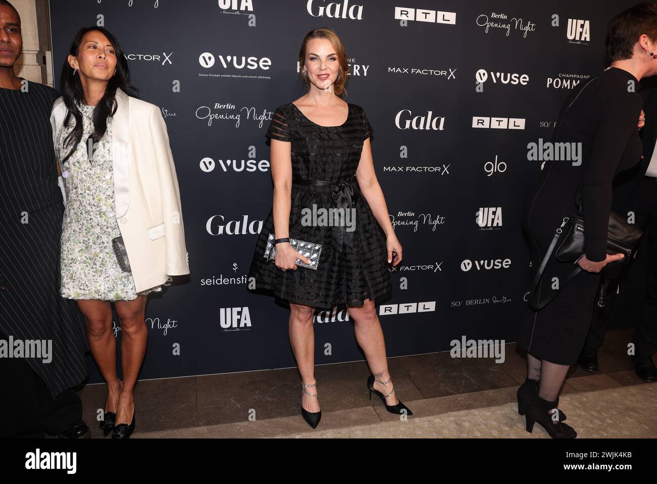 Berlin, Deutschland. Februar 2024. Annika Lau kommt zur „Berlin Opening Night 2024“ im Rahmen der Berlinale im Hotel SO/Berlin das Stue. Die Party wird von Gala, Ufa und RTL veranstaltet. Quelle: Gerald Matzka/dpa/Alamy Live News Stockfoto