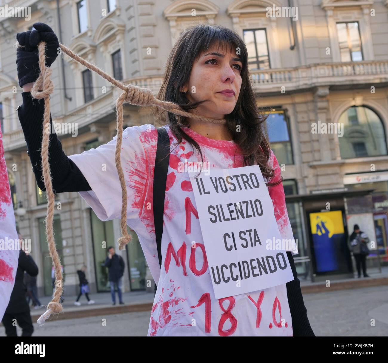 Protest der iranischen Gemeinschaft auf dem Cordusio-Platz für Frauenrechte und Ali Khamenei-Programm. Stockfoto