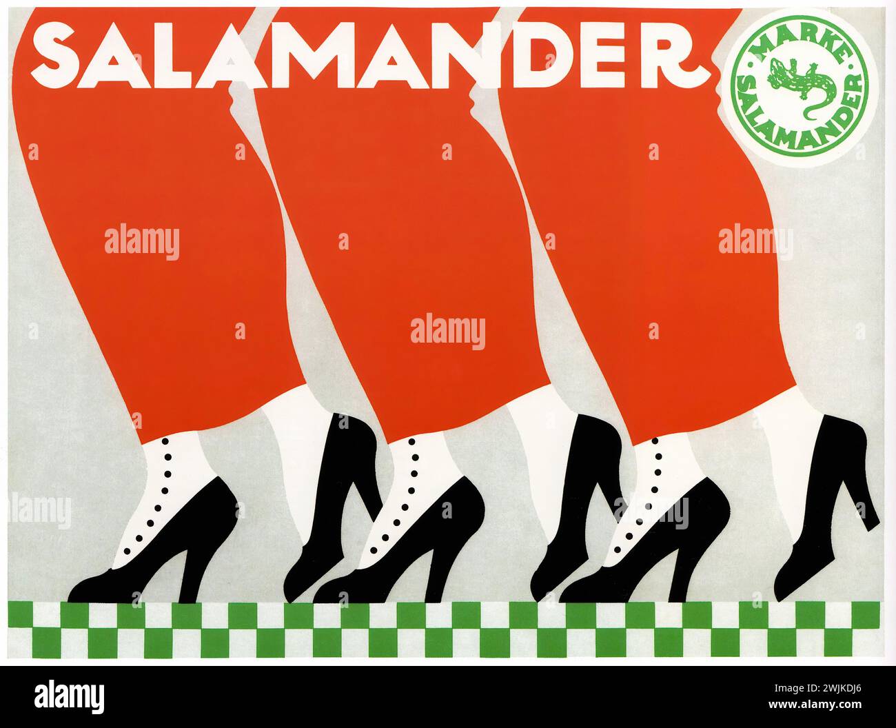 „SALAMANDER“ Deutsche Vintage-Werbung von 1912 von Ernst Deutsch für Salamander Schuhe. Das Poster zeigt drei rote Kleider, die mit den Beinen und Füßen in schwarzen Schuhen korrespondieren, über einem karierten Sockel. Der Stil ist schlicht und modern mit einem Fokus auf Form und Farbe. | Stockfoto