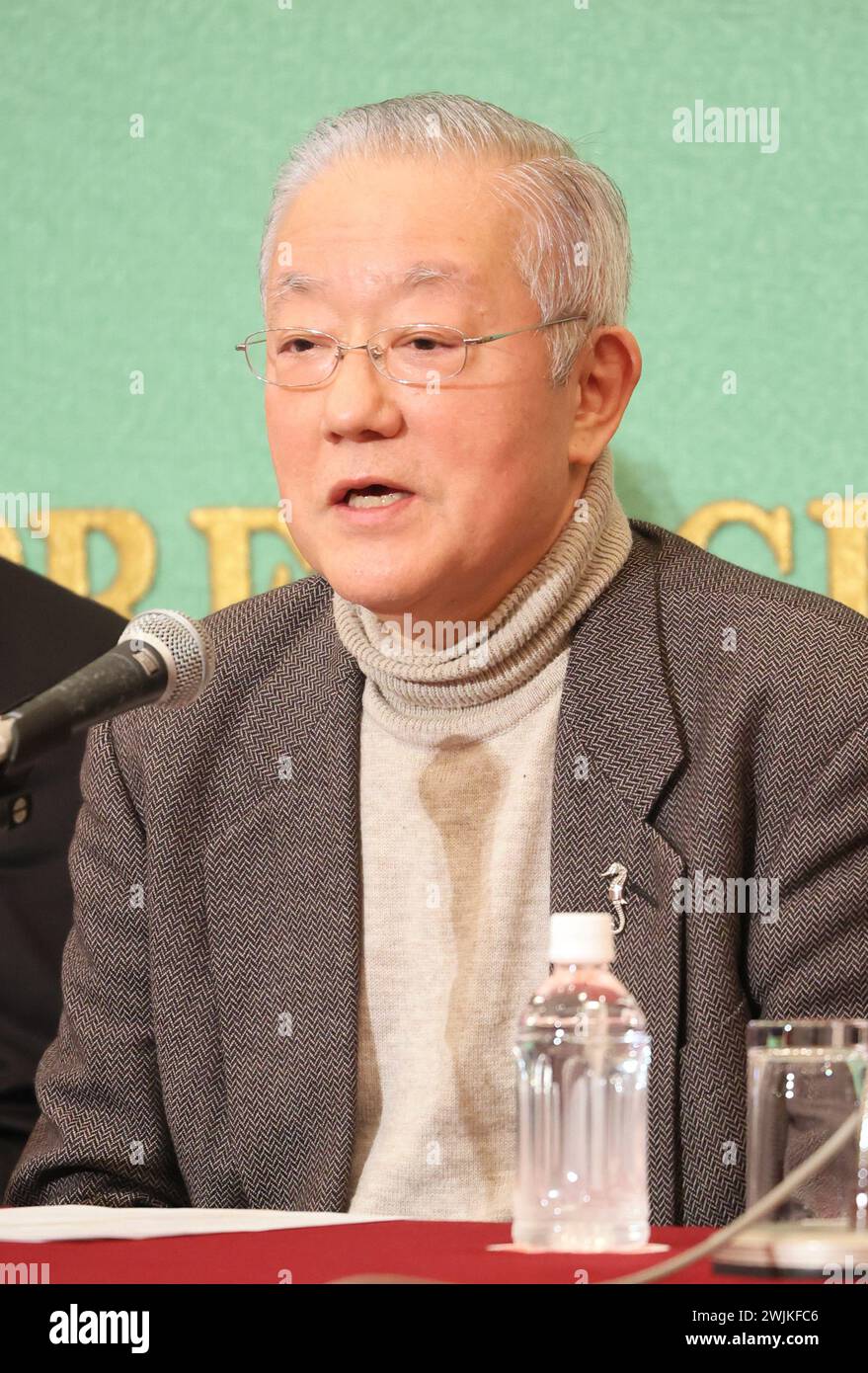 Tokio, Japan. Februar 2024. Hagioka Shoin spricht am Freitag, den 16. Februar 2024, auf einer Pressekonferenz mit neun führenden traditionellen Künstlern im Japan National Press Club in Tokio. Japans Nationaltheater für traditionelle darstellende Künste wurde im Oktober letzten Jahres wegen Wiederaufbau geschlossen, aber jetzt gibt es keine Vermutungen für den Wiederaufbau des Theaters, da zwei Ausschreibungen vergeblich gehalten wurden. (Foto: Yoshio Tsunoda/AFLO) Stockfoto