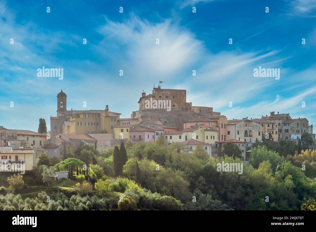 Das kleine Bergdorf Lari, Provinz Pisa, Italien Stockfoto