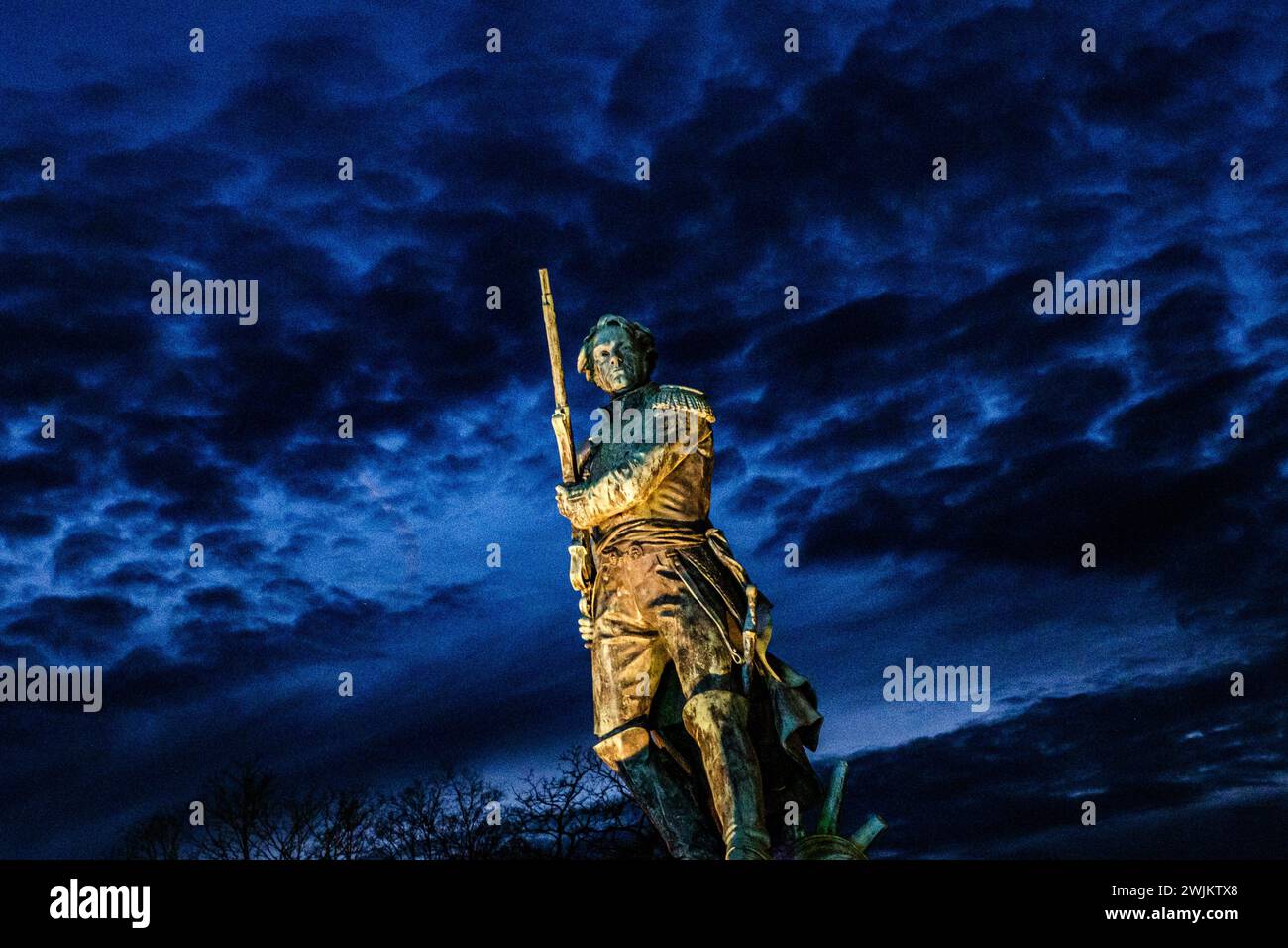 © Arnaud BEINAT/Maxppp. Metz, Mosel, La Statue du Maréchal Ney vue de nuit dans le Centre ville de Metz. DEUTSCH : Statue von marshall Ney von Napoleon 1. Armee bei Nacht in der französischen Stadt Metz. Quelle: MAXPPP/Alamy Live News Stockfoto