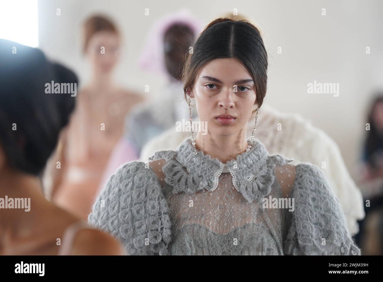 Models auf dem Laufsteg während der Bora Aksu Show im Hellenic Centre, London, während der London Fashion Week 2024. Bilddatum: Freitag, 16. Februar 2024. Stockfoto