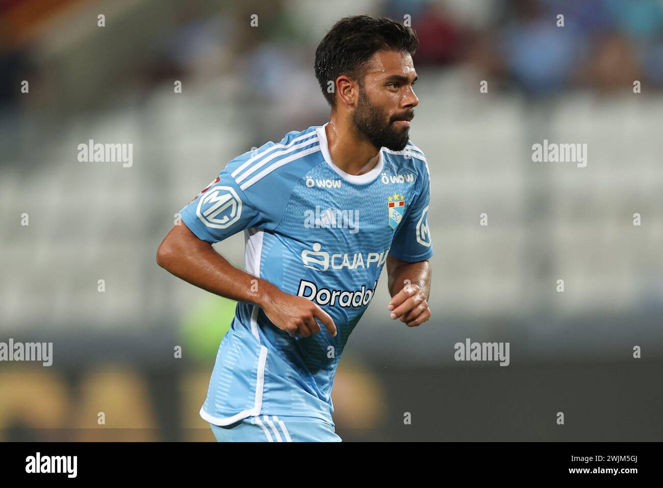 Lima, Peru. Februar 2024. Leandro Sosa von Sporting Cristal spielte während des Torneo Apertura Liga 1 Apuesta Total 2024 Spiel, Datum 4, zwischen Sporting Cristal und Chankas CYC am 15. Februar 2024 im Estadio Nacional de Peru in Lima, Peru. (Foto: Miguel Marrufo/PRESSINPHOTO) Credit: PRESSINPHOTO SPORTS AGENCY/Alamy Live News Stockfoto