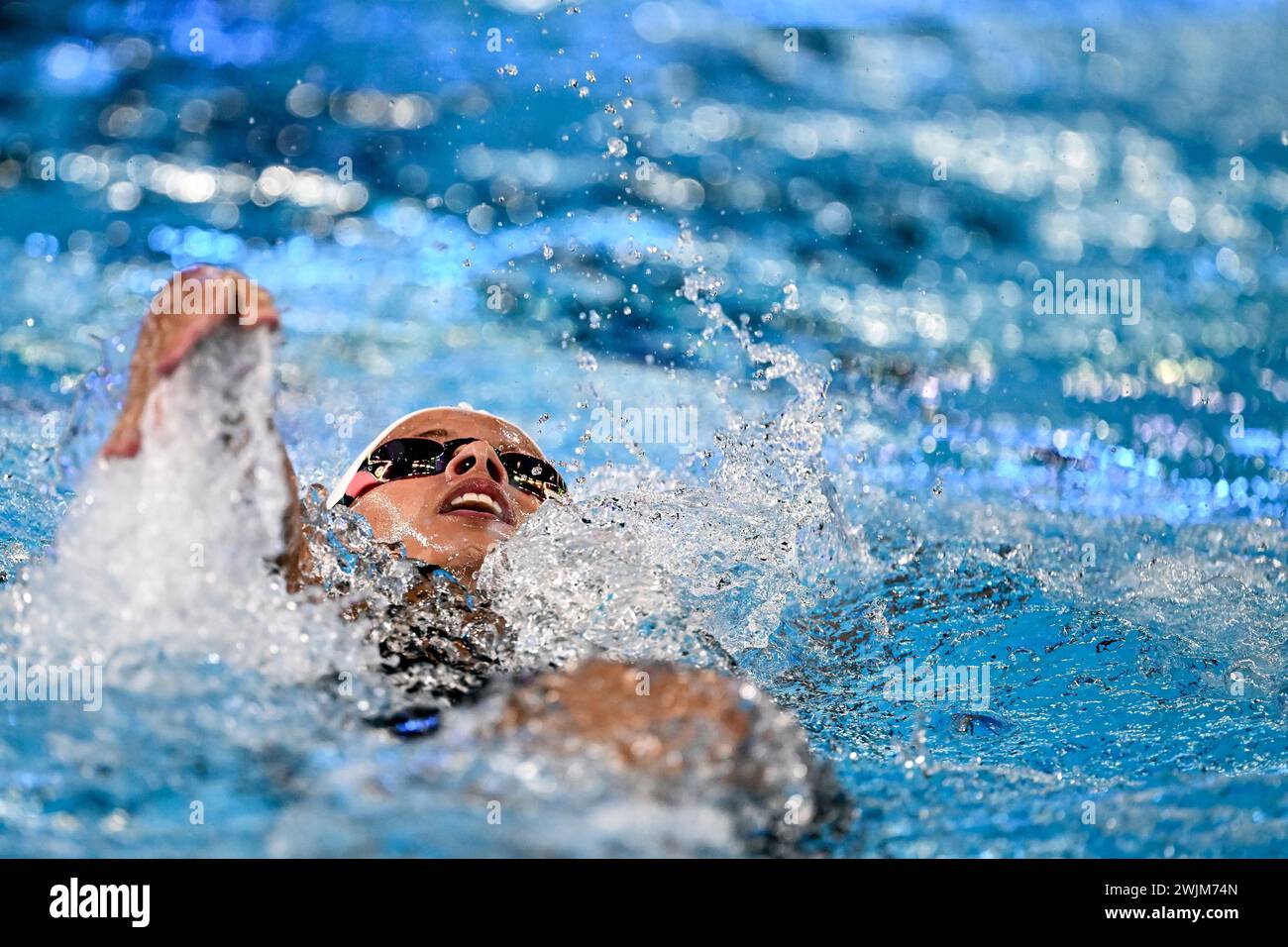 Doha, Katar. Februar 2024. Alexia Sotomayor aus Peru tritt am 16. Februar 2024 bei den schwimmenden 200-m-Backstroke Women Heats während der 21. Aquatikweltmeisterschaft im Aspire Dome in Doha (Katar) an. Quelle: Insidefoto di andrea staccioli/Alamy Live News Stockfoto