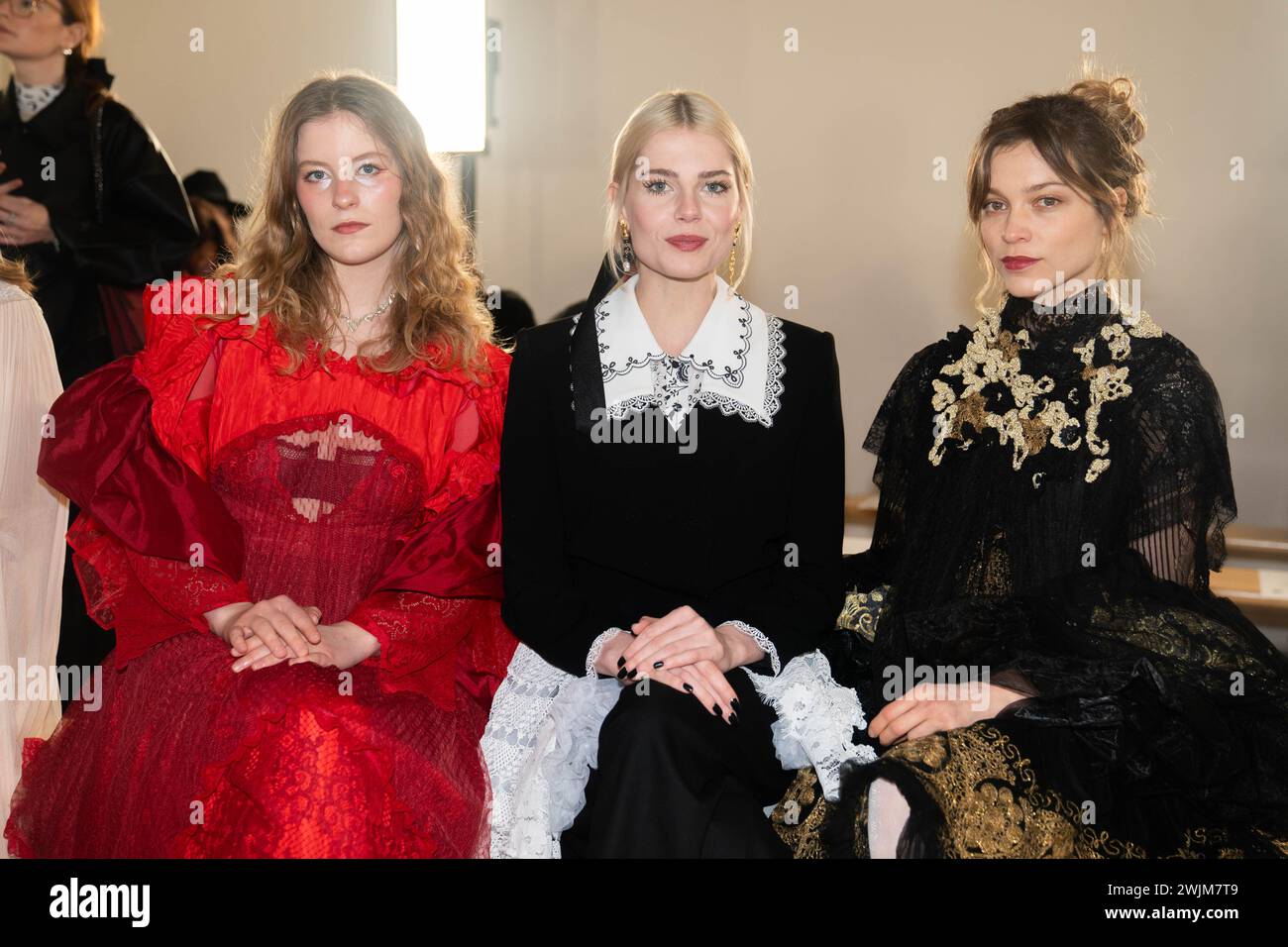 (Von links nach rechts) Paris Paloma, Lucy Boynton und Olivia Cooke posieren vor der Bora Aksu Show im Hellenic Centre, London, während der London Fashion Week 2024. Bilddatum: Freitag, 16. Februar 2024. Stockfoto