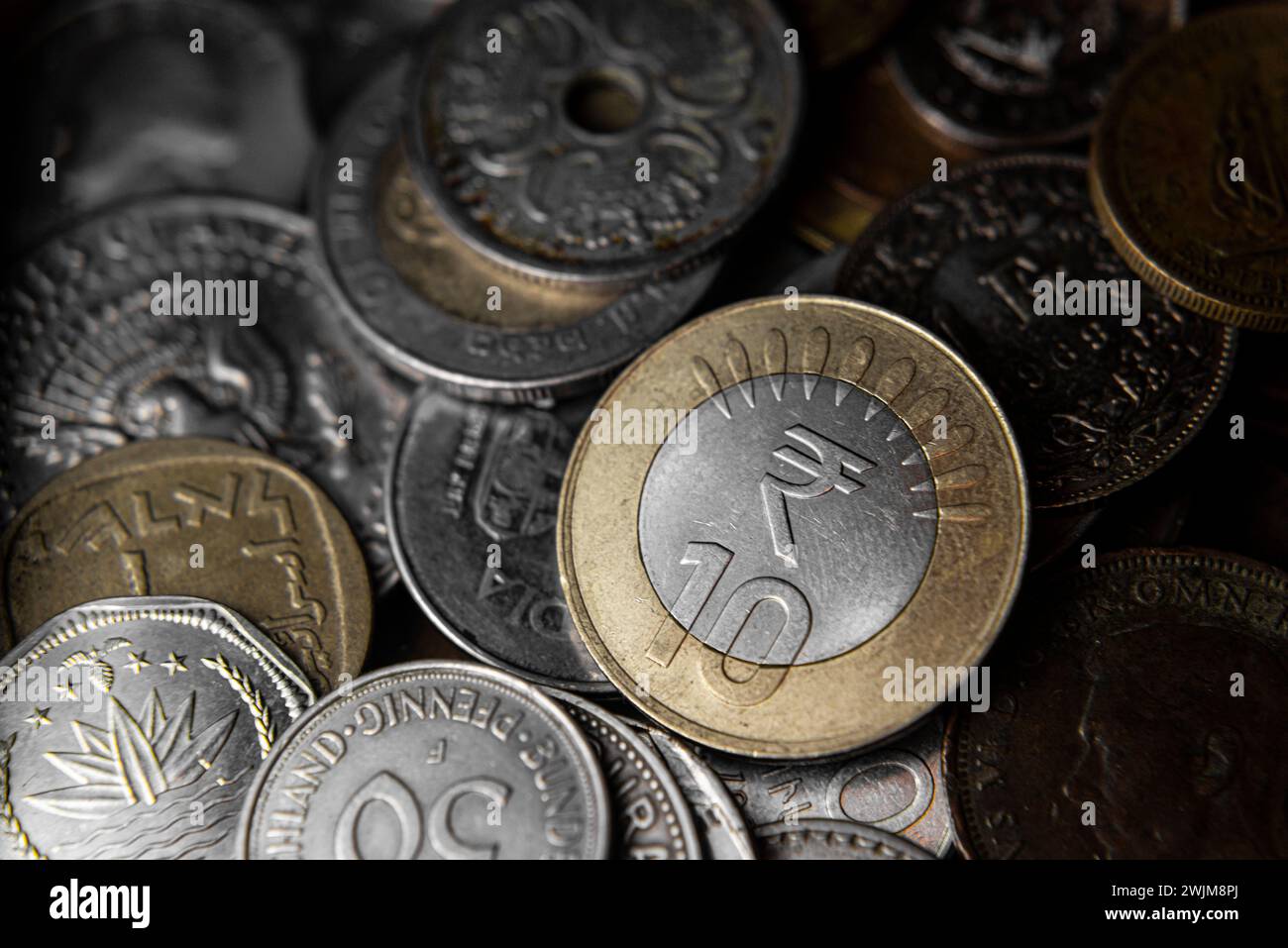 Eine Sammlung verschiedener Arten von Münzen Stockfoto