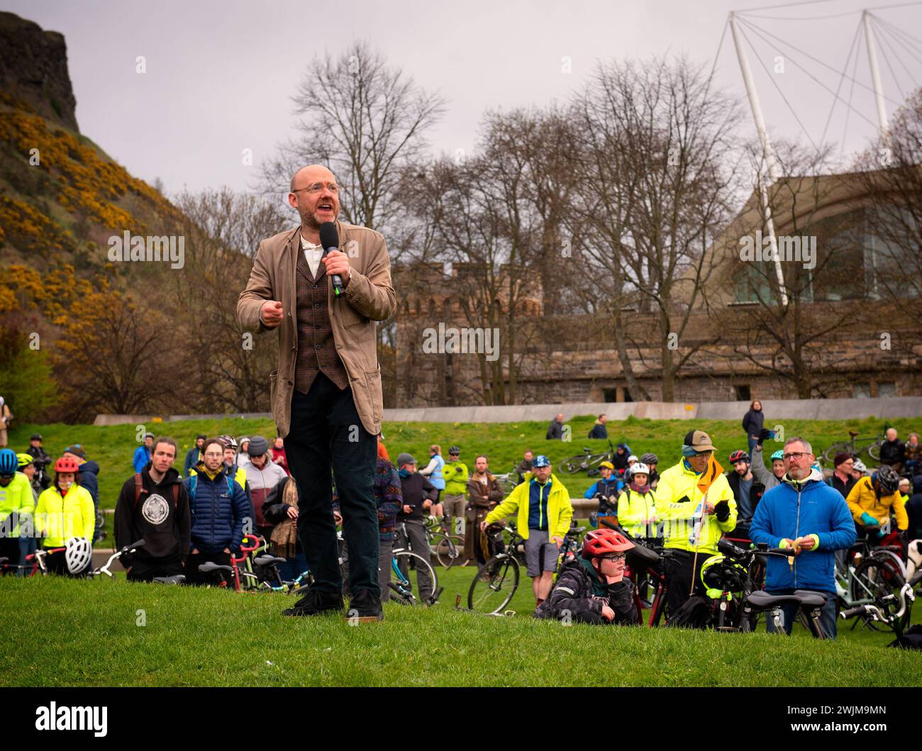 Patrick Harvie, MSP, Vorsitzender der schottischen Grünen Partei bei einem Radprotest, um für sicherere Straßen zu demonstrieren, an einem jährlichen Pedal gegen das Parlament demonstrieren Stockfoto