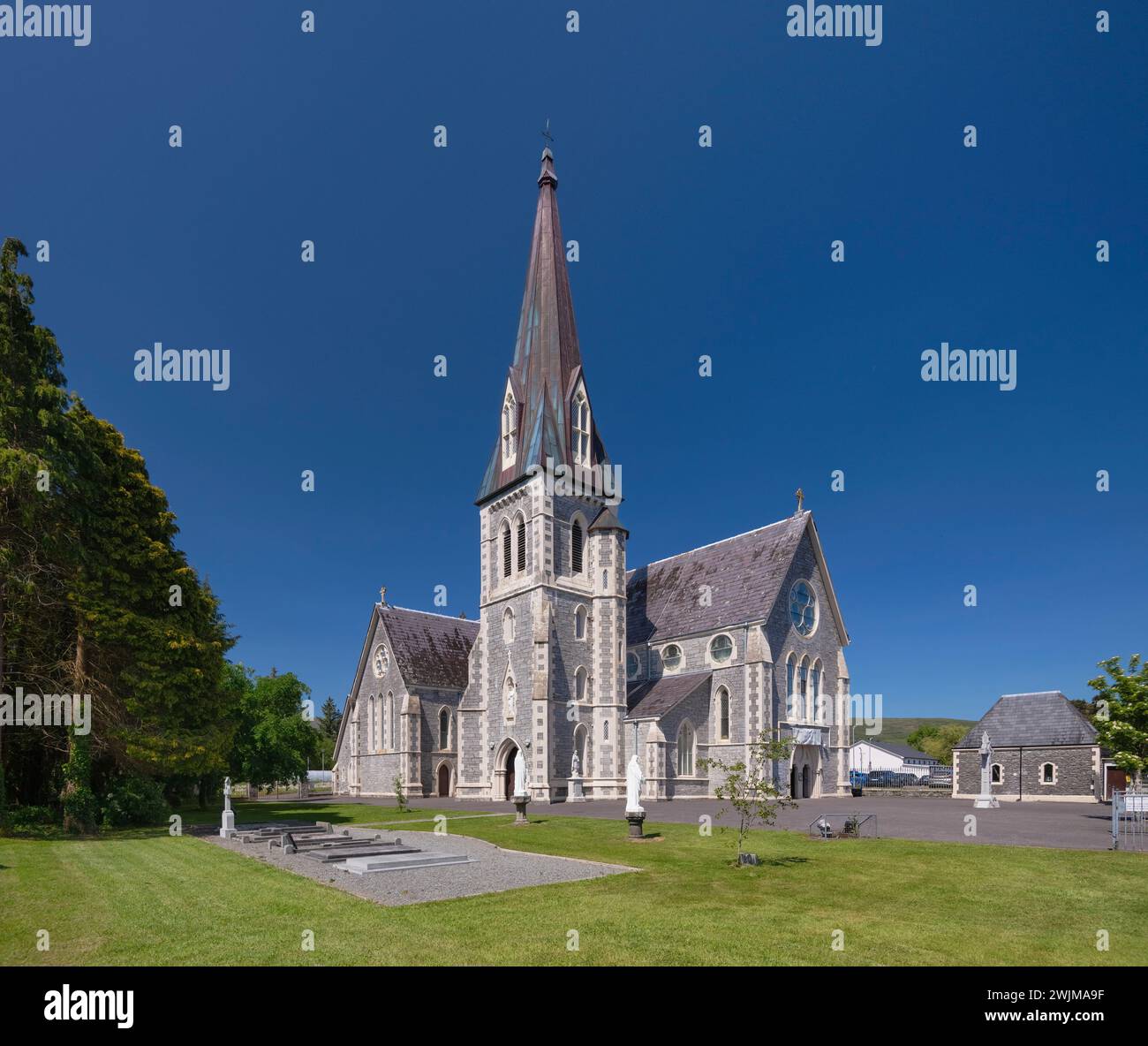 Irland, County Kerry, Iveragh Peninsula, Ring of Kerry, Kenmare, Kirche des Heiligen Kreuzes. Stockfoto