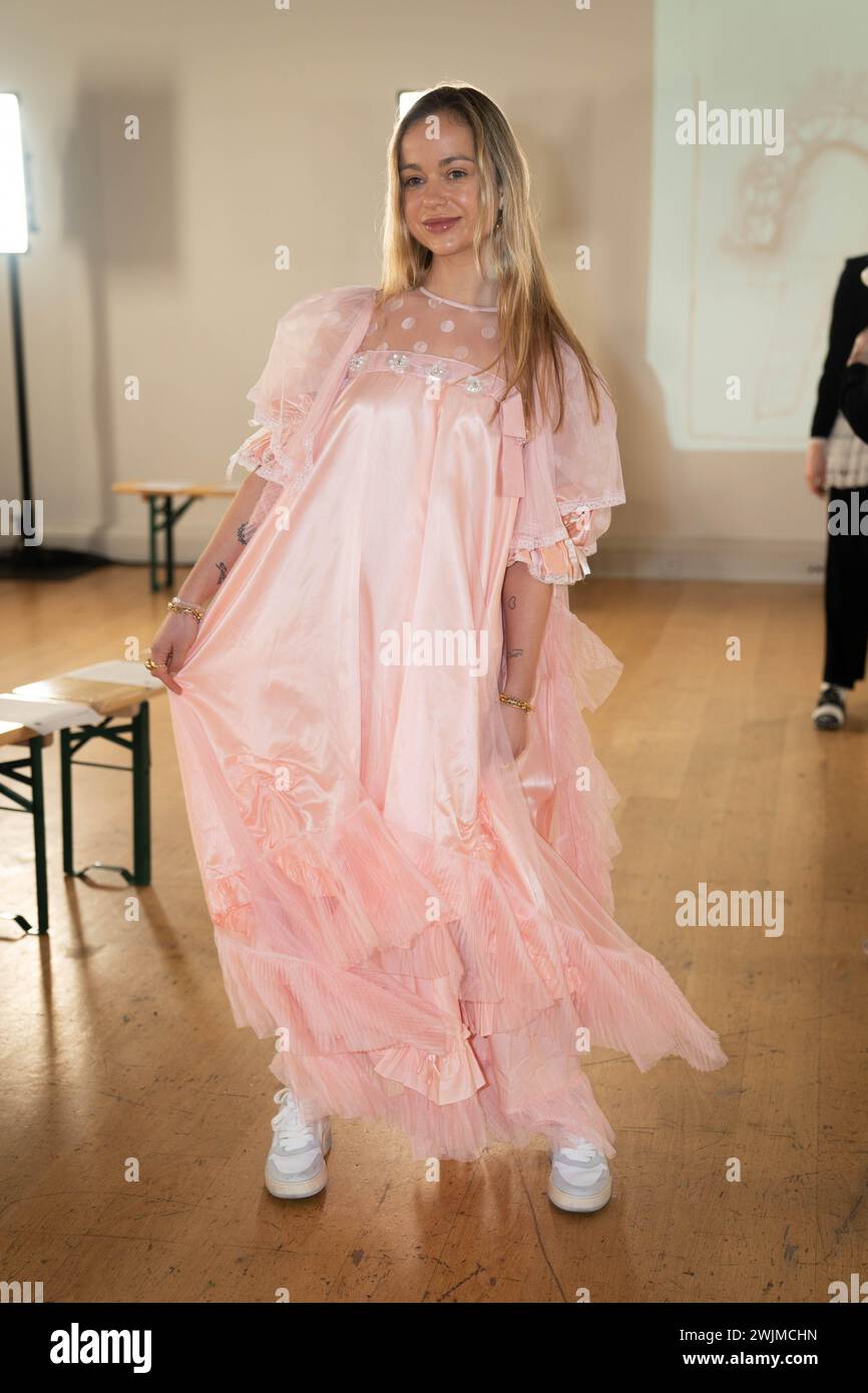 Lady Amelia Windsor vor der Bora Aksu Show im Hellenic Centre, London, während der London Fashion Week 2024. Bilddatum: Freitag, 16. Februar 2024. Stockfoto