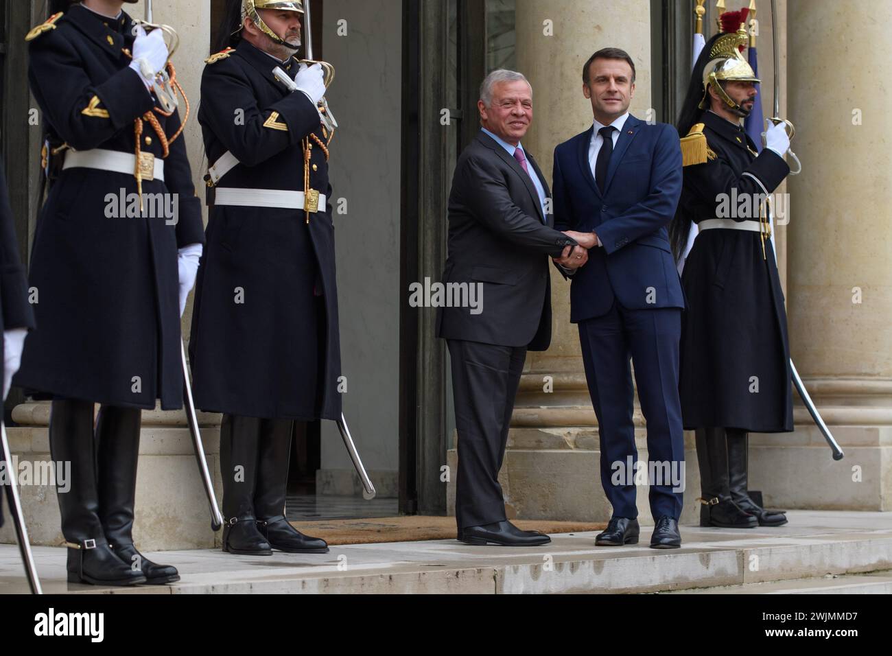 Paris, Frankreich. Februar 2024. © Julien Mattia/Le Pictorium/MAXPPP - Paris 16/02/2024 Julien Mattia/Le Pictorium - 16/02/2024 - France/Ile-de-France/Paris - Le President de la Republique, Emmanuel Macron recevait pour un entretien, Le ROI Abdallah II de Jordanie au Palais de l'Elysee, le 16 Fevrier 2024 - Valeurs ACtuelles out, JDD, No JDD, No russia russland Out /16/02/2024 - Frankreich/Ile-de-France (Region)/Paris - der französische Präsident Emmanuel Macron empfing am 16. Februar 2024 König Abdullah II. von Jordanien im Elysee-Palast. Quelle: MAXPPP/Alamy Live News Stockfoto