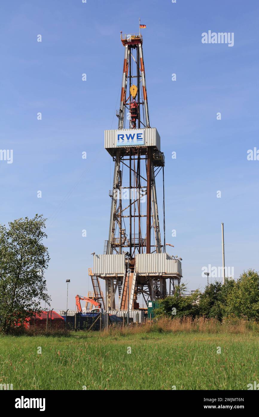 Energiewirtschaft in Deutschland. 07.08.2013, EU, DEU, Deutschland, Niedersachsen, Voelkersen: die Erdgas Fracking Anlage von RWE DEA. EU, DEU, Niedersachsen, Voelkersen: Die RWE DEA Fracking-Anlage Stockfoto