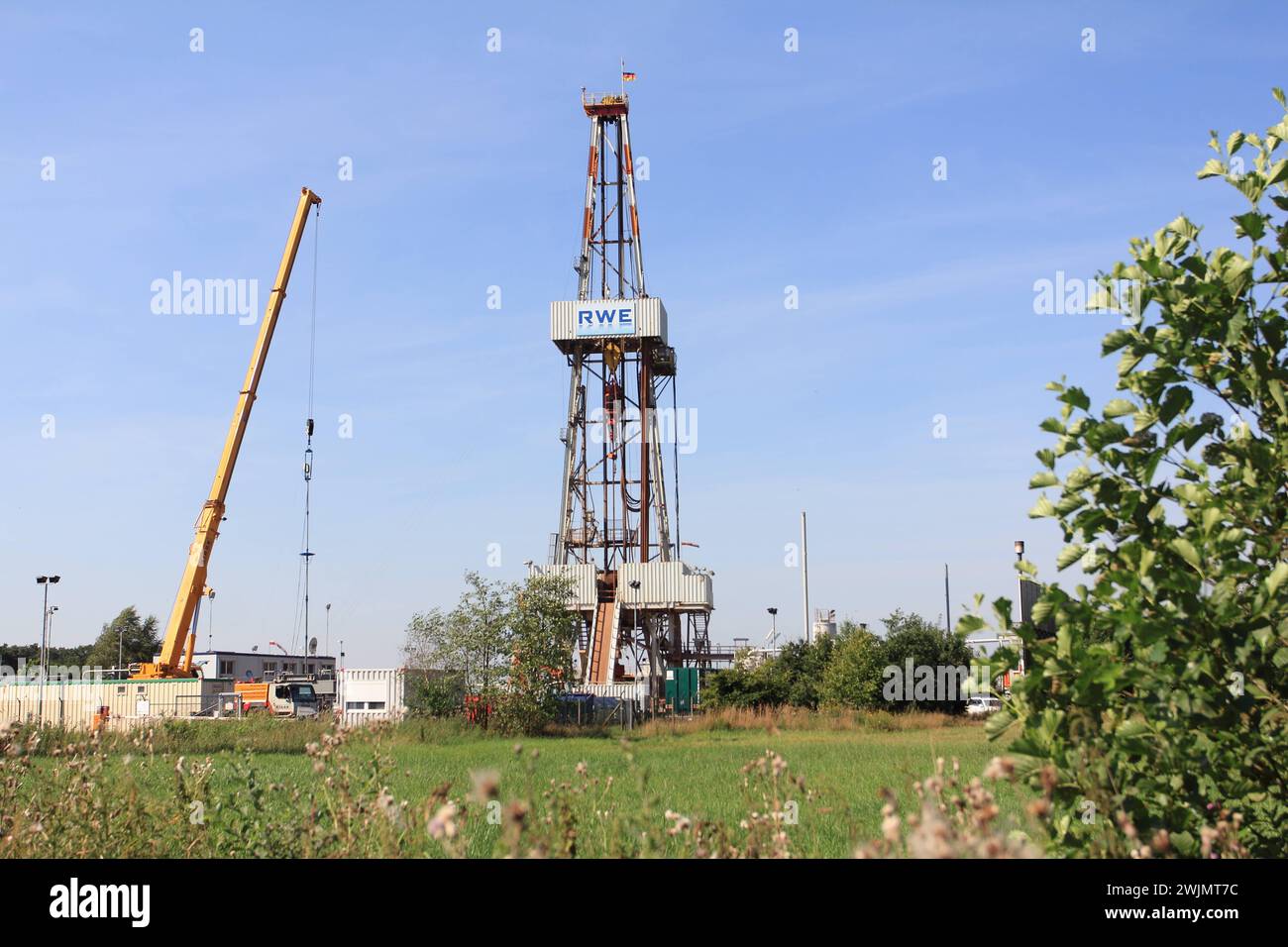 Energiewirtschaft in Deutschland. 07.08.2013, EU, DEU, Deutschland, Niedersachsen, Voelkersen: die Erdgas Fracking Anlage von RWE DEA. EU, DEU, Niedersachsen, Voelkersen: Die RWE DEA Fracking-Anlage Stockfoto