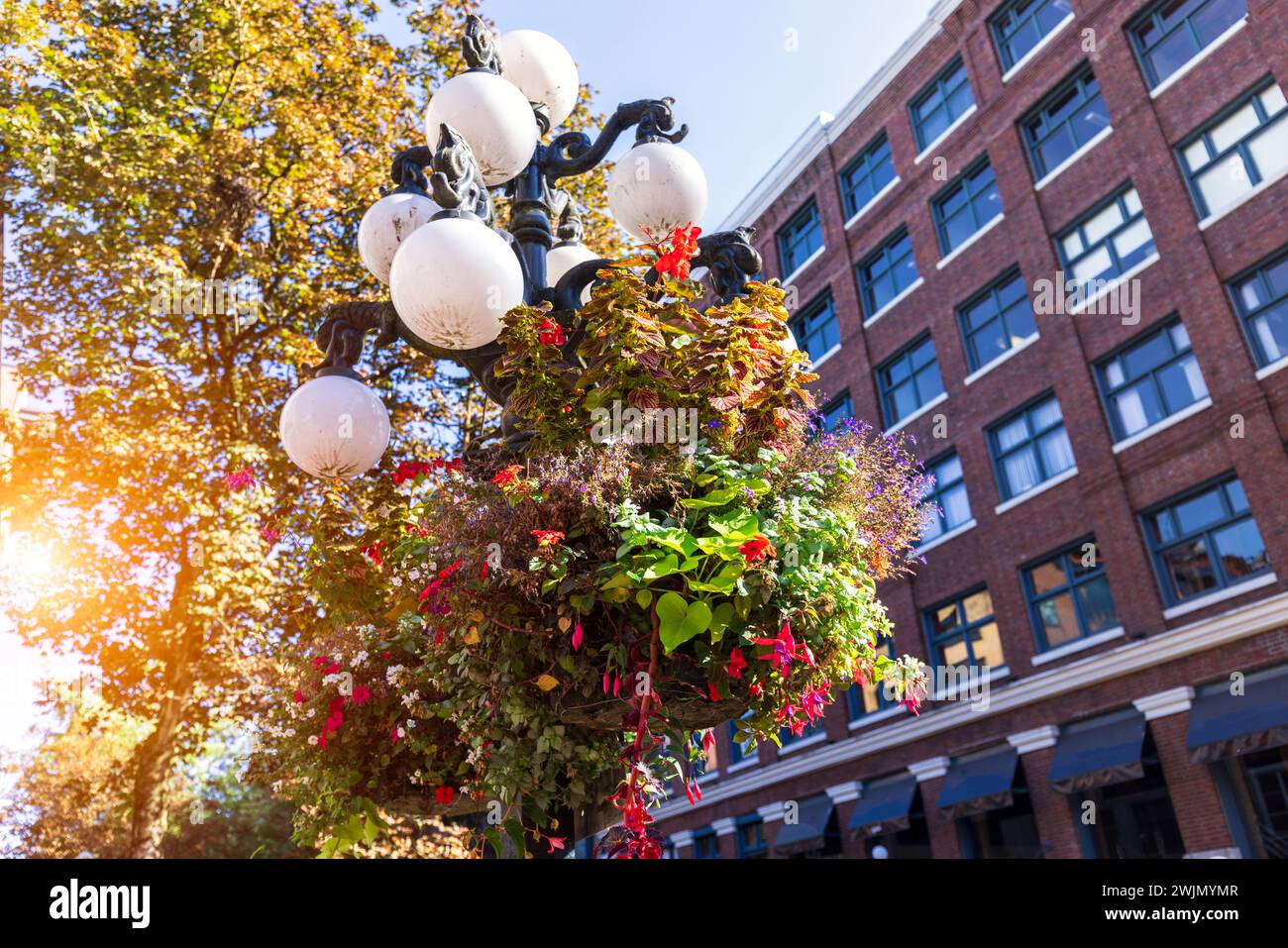 Malerische Touristenattraktionen und Restaurants im Old Gastown Viertel in Vancouver, Kanada. Stockfoto