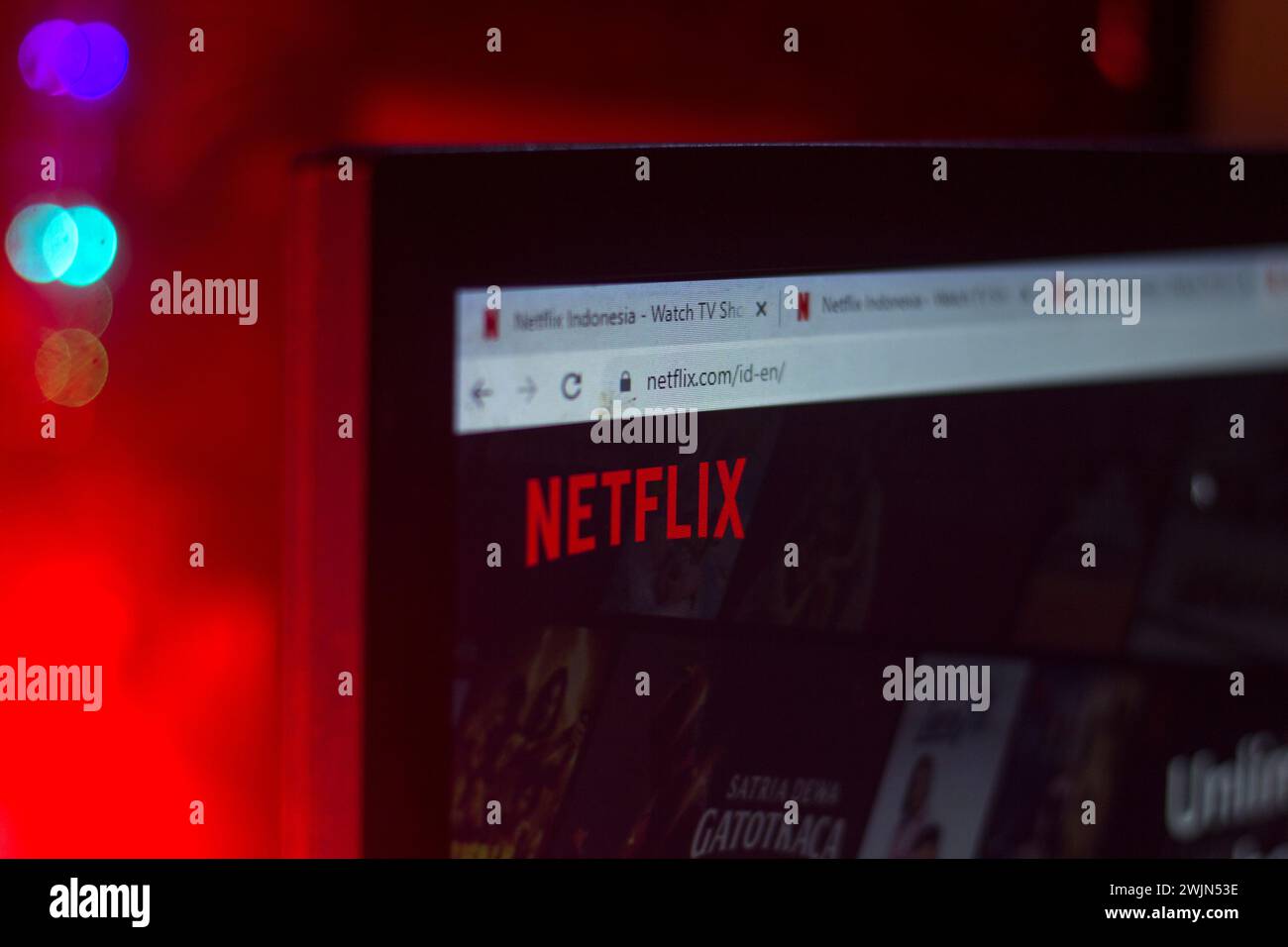 Home-Website Netflix Computerbildschirm mit Pixelraster. Netflix-Streaming-Service zum Ansehen von Videos. Stockfoto